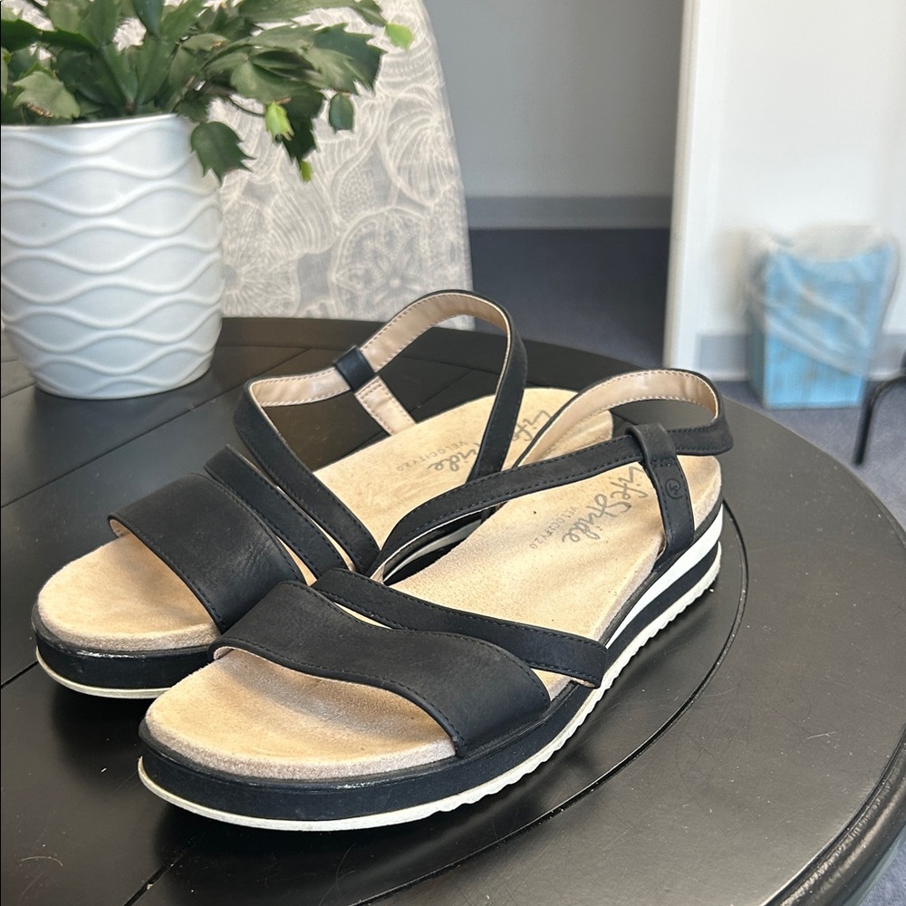 Life Stride Black Strappy Slingback Sandals Size 6.5